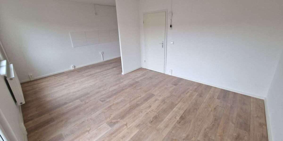 Etagenwohnung Halle Halle-Neustadt - 1 Zimmer, 38 m&sup2;, 300&euro; | Angebot:27307671