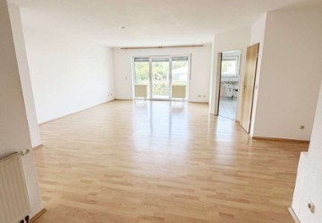 Wohnung Schöneck - 4 Zimmer, 106 m&sup2;, 1.100&euro; | Angebot:27257553