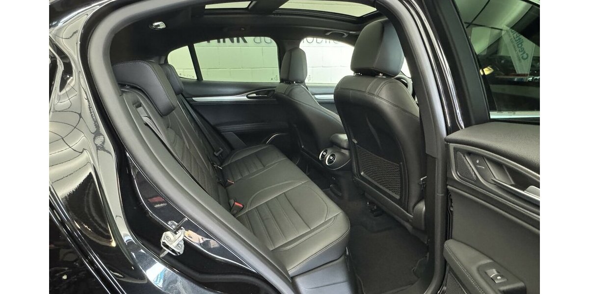 Alfa Romeo Stelvio 2.2 D Super Q4 LEDER AHK Pano LED 14.780 km 29.220 &euro; Lich 35423