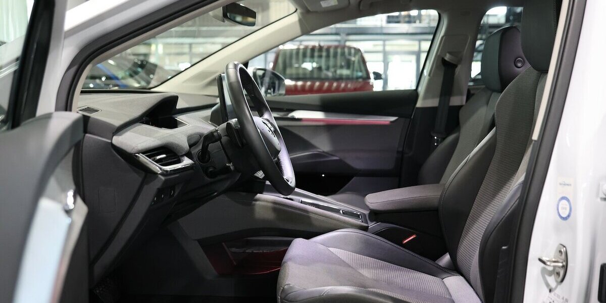 Skoda Enyaq IV 80 LOFT SPORT WHITE / WÄRMEPUMPE, AHK 132.000 km 26.444 &euro; Hamm 59077