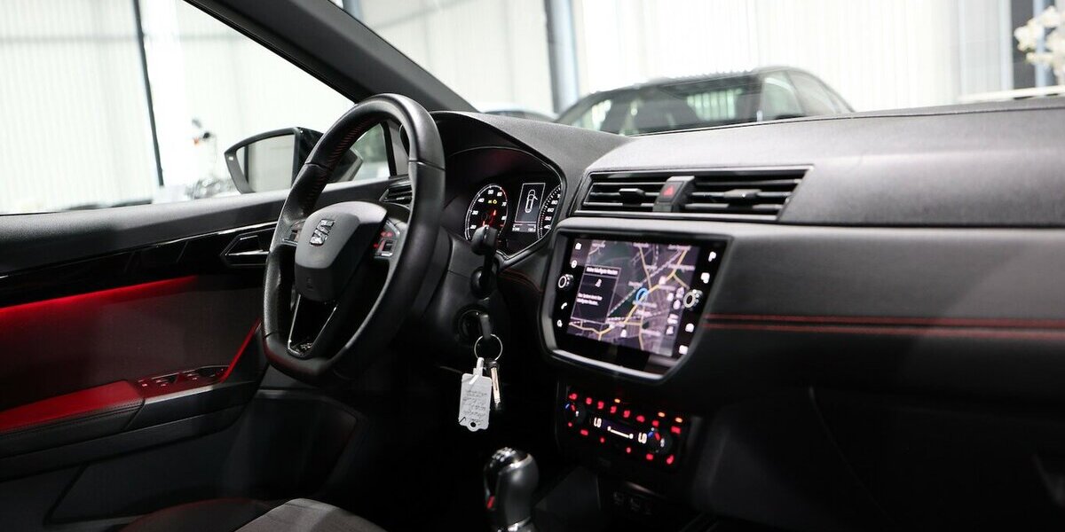 Seat Arona 1.5 TSI XCELLENCE FR-SPORT / WHITE & BLACK 90.000 km 14.881 &euro; Hamm 59077