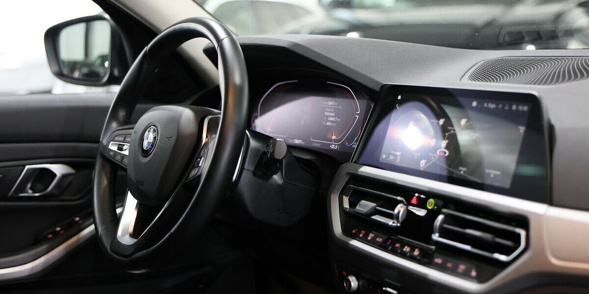 BMW 320d Touring SPORT / LIVE-COCKPIT-PRO / LEDER 138.000 km 21.444 &euro; Hamm 59077