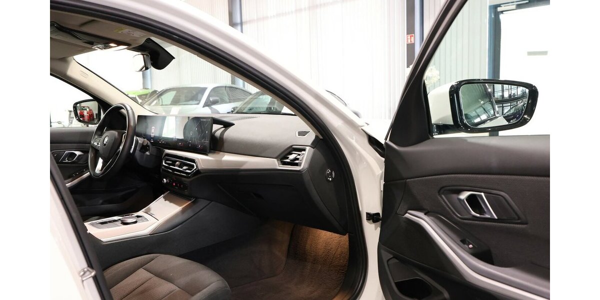 BMW 320d LIMOUSINE xDrive BUSINESS / CURVED / LED 68.000 km 27.883 &euro; Hamm 59077