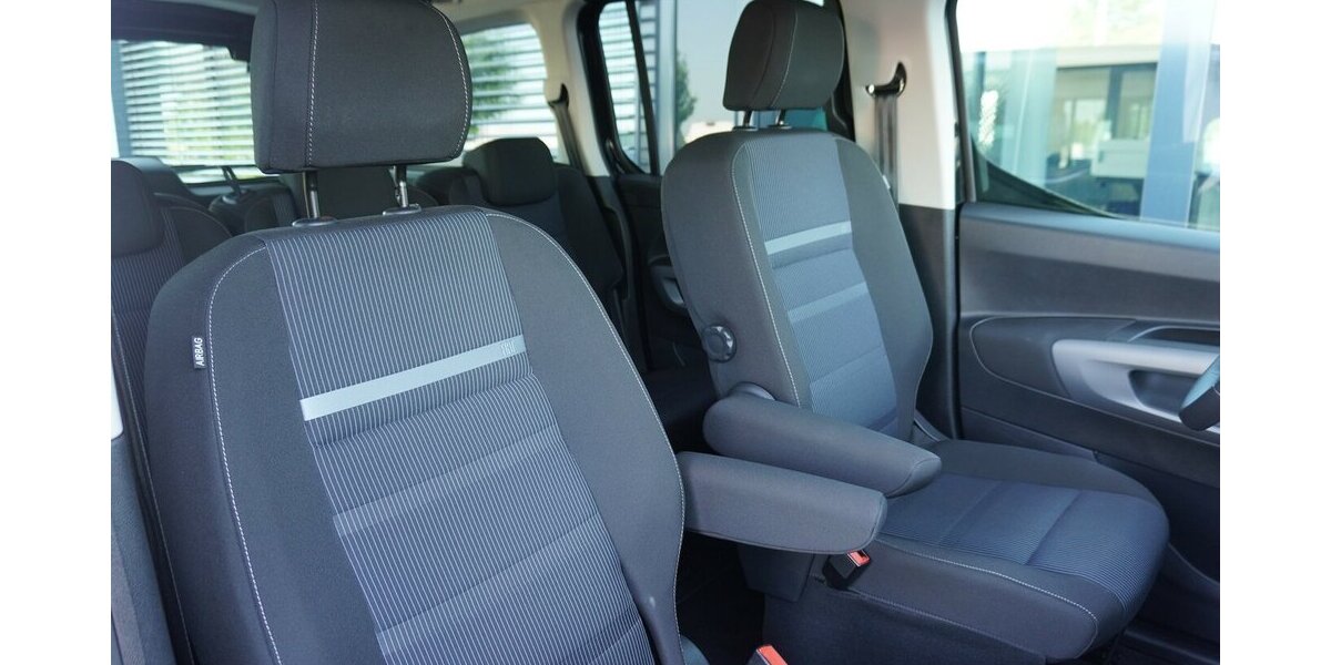 Fiat Doblo Maxi Kombi 130 Automatik / 7-Sitzer / Navi 19.037 km 26.775 &euro; Münchenbernsdorf 07589