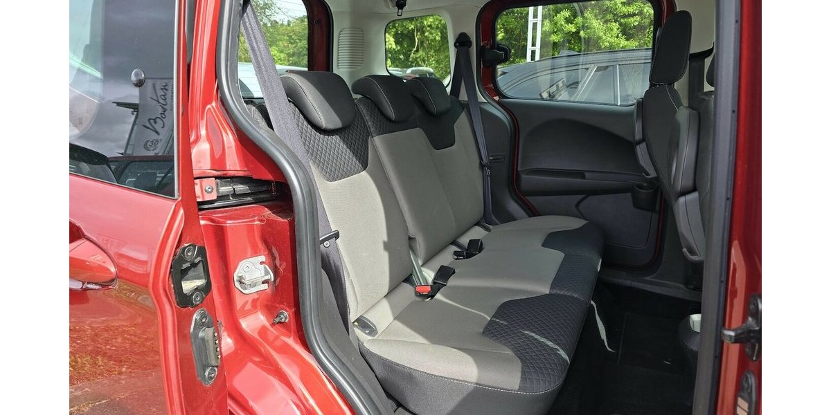Ford Tourneo Courier 1.5 TDCI/NAVI/KAMERA/1.HAND 90.365 km 10.900 &euro; Villingen-Schwenningen 78054