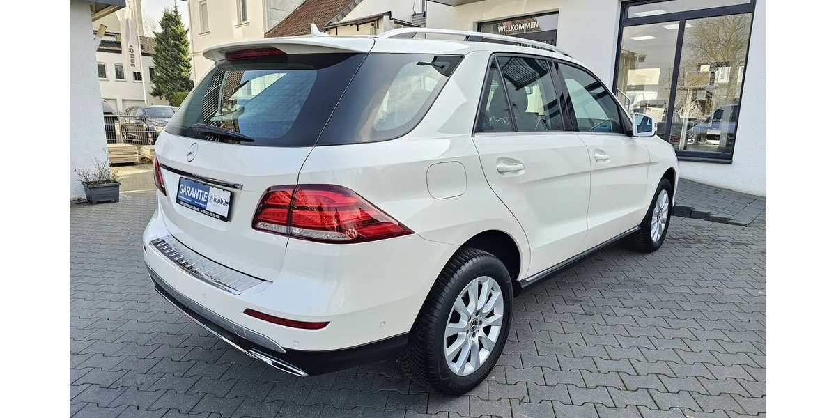Mercedes-Benz GLE 350 d 4Matic LEDER NAVI AHK LED AUS 2.HAND 139.991 km 31.490 &euro; Löhne 32584