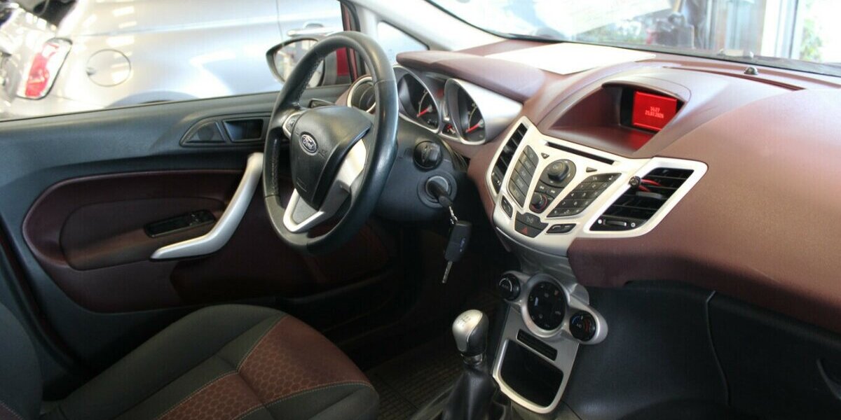 Ford Fiesta 1.4 Titanium - 1. Hand - 112.625 km 3.980 &euro; Euskirchen 53881