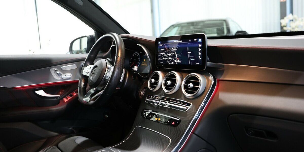 Mercedes-Benz GLC 220 d 4Matic AMG-LINE-PLUS MATT / PANORAMA 26.000 km 48.777 &euro; Hamm 59077