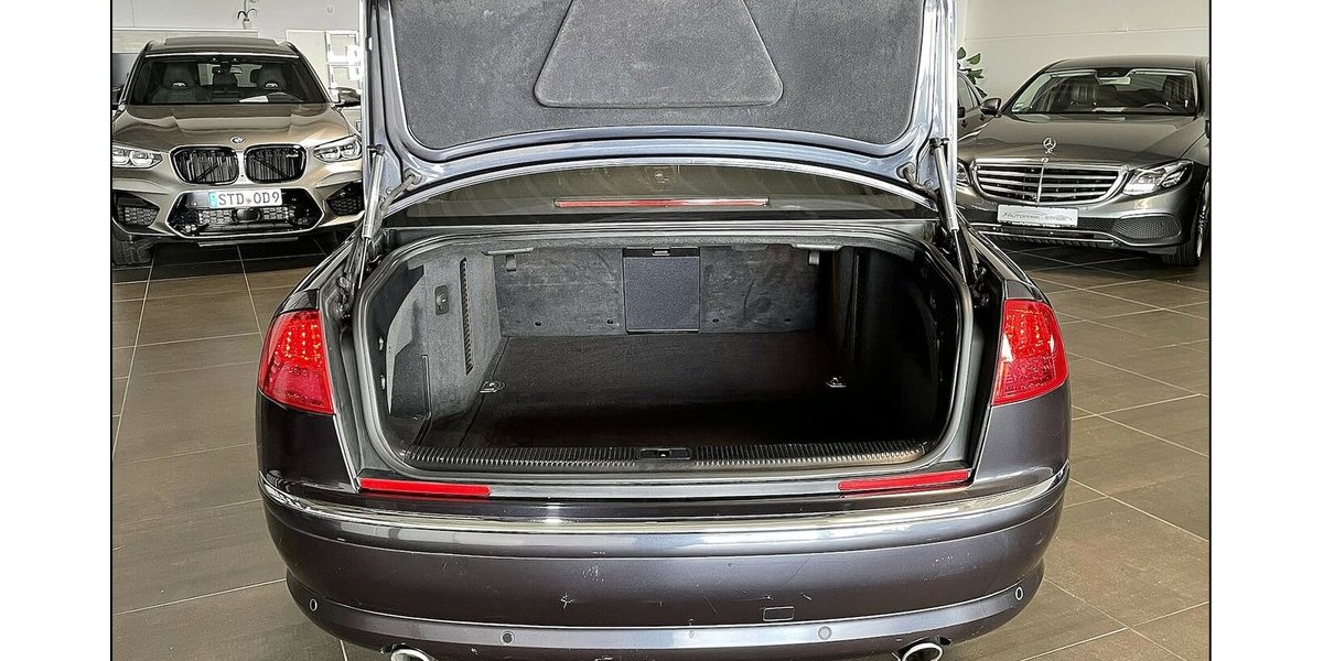 Audi A8 3.0 TDI qu Lang GSD Massage AHK ACC Softcl TV 215.000 km 11.999 &euro; Stade 21682