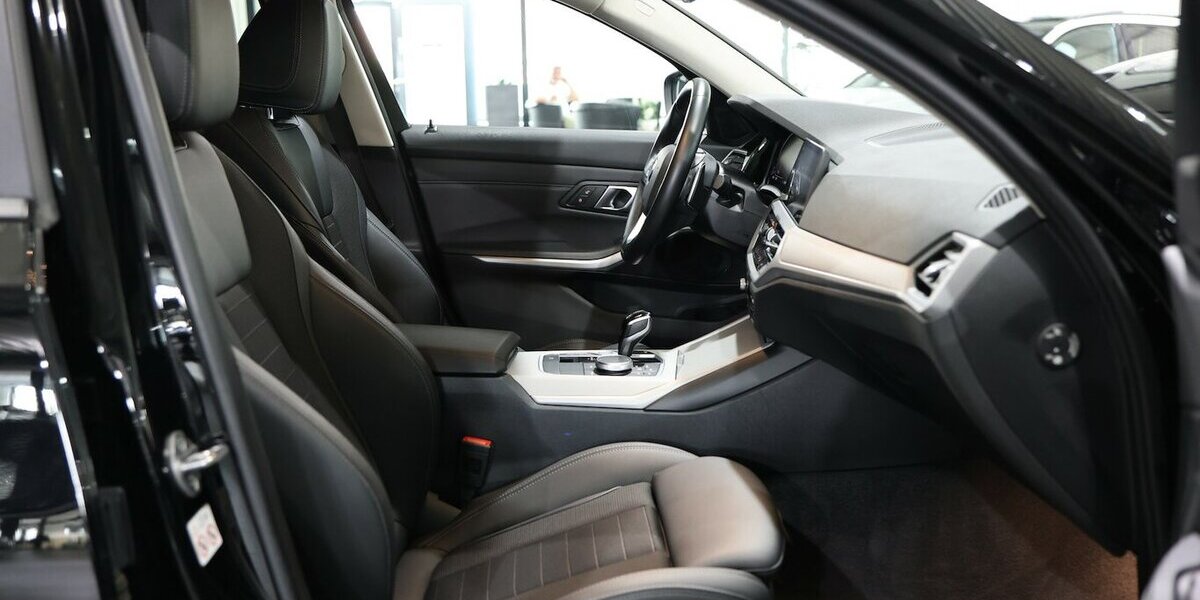 BMW 320d Touring SPORT / LIVE-COCKPIT-PRO / LEDER 138.000 km 21.444 &euro; Hamm 59077