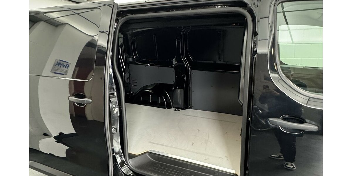 Opel Vivaro Cargo 1.5 D Edition M 1.Hand Sitzhzg 9.900 km 21.670 &euro; Lich 35423