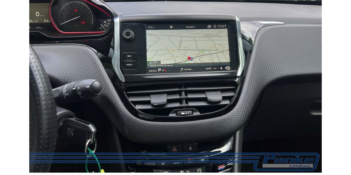 Peugeot 2008 1.2 PT 130 Allure*Pano*Navi*Leder*1-Hand* 79.035 km 10.990 &euro; Berlin 13187