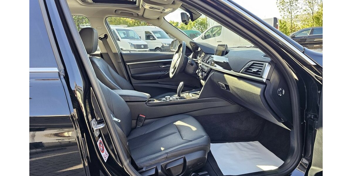 BMW 320d Luxury Line LEDER NAVI LED RFK AUS 1.HAND 53.750 km 22.790 &euro; Löhne 32584