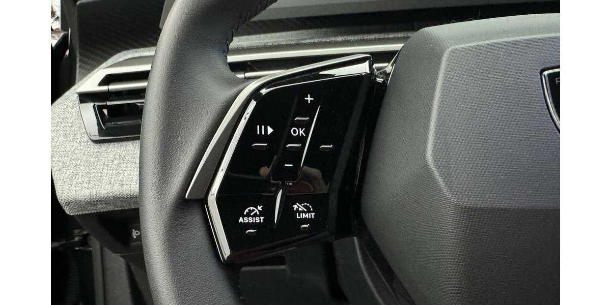 Peugeot 5008 145 Mild Hybrid Allure7 Sitzer LED CAM 30.800 km 27.520 &euro; Lich 35423