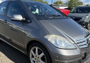Mercedes-Benz A 180 Avantgard/1Hand/Scheckh/Sportpaket 87.400 km 3.899 &euro; Frankfurt 60386
