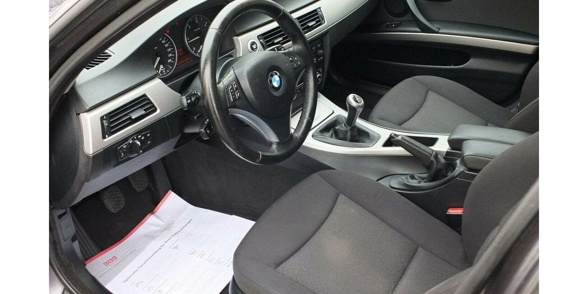 BMW 320D WM26: AHK ADVANTAGE/COMFORTPAKET 17ZOLL LMF 179.895 km 6.908 &euro; Köln 50858