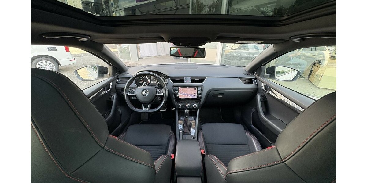 Skoda Octavia 2.0 TDI RS PANORAMA/NAVI/AHK/4xSHZ/DSG 126.738 km 14.900 &euro; Villingen-Schwenningen 78054