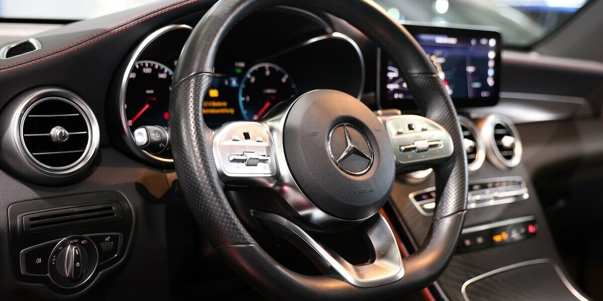 Mercedes-Benz GLC 220 d 4Matic AMG-LINE-PLUS MATT / PANORAMA 26.000 km 48.777 &euro; Hamm 59077