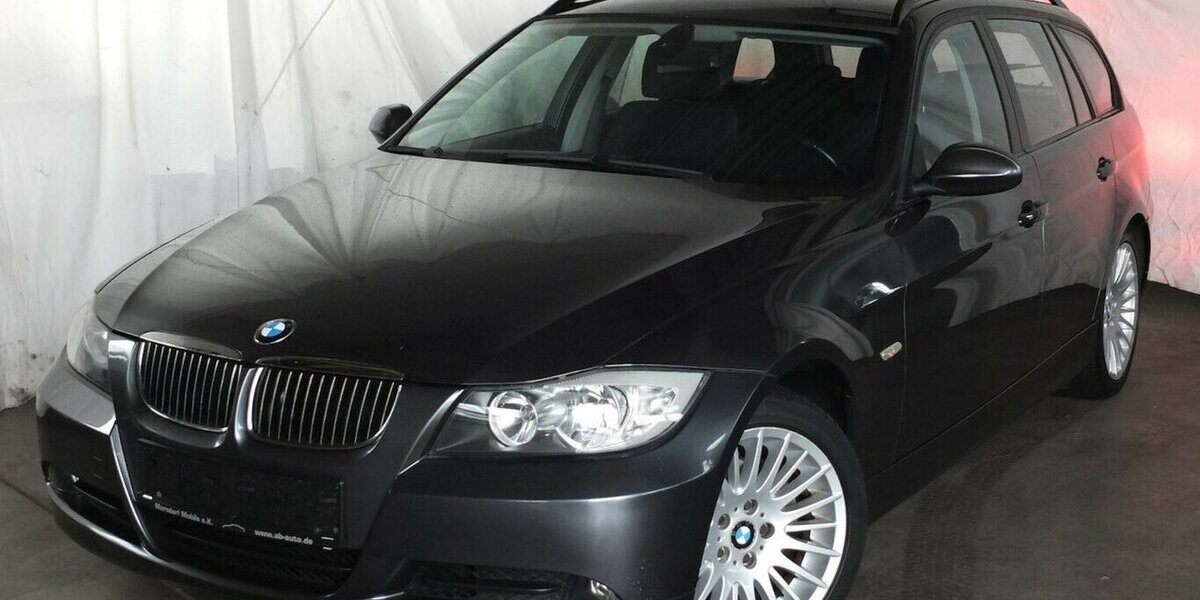 BMW 320D WM26: AHK ADVANTAGE/COMFORTPAKET 17ZOLL LMF 179.895 km 6.908 &euro; Köln 50858