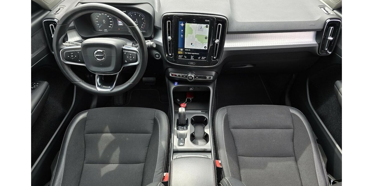 Volvo XC40 T4 MOMENTUM AWD/KLIMA/LEDER/ PRO-PAKET/LED 52.808 km 23.900 &euro; Villingen-Schwenningen 78054