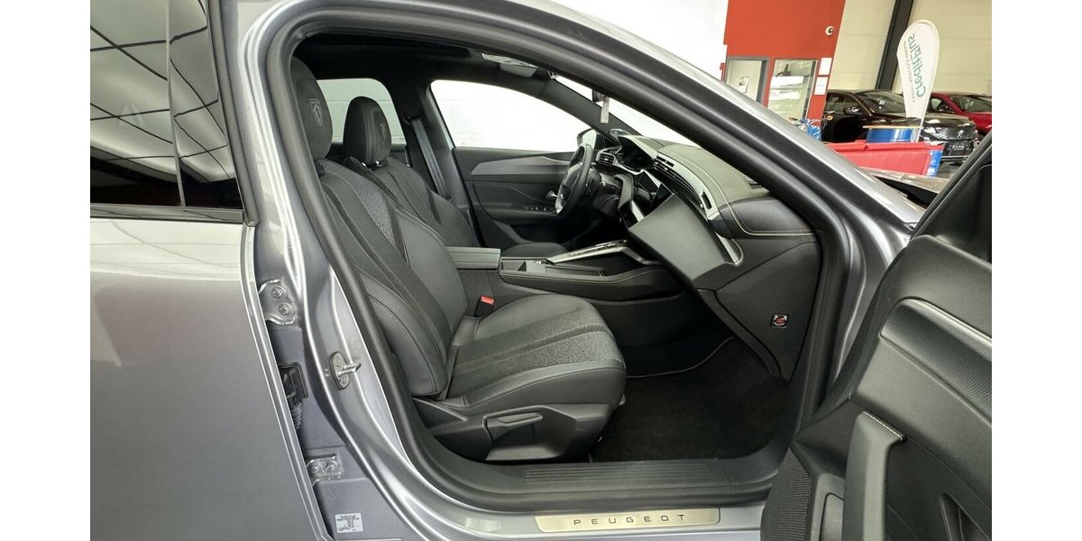 Peugeot 308 Blue HDI 130 EAT 8 GT LED ACC Panodach 39.960 km 23.323 &euro; Lich 35423