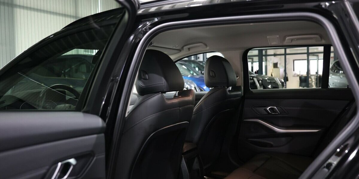 BMW 320d Touring SPORT / LIVE-COCKPIT-PRO / LEDER 138.000 km 21.444 &euro; Hamm 59077
