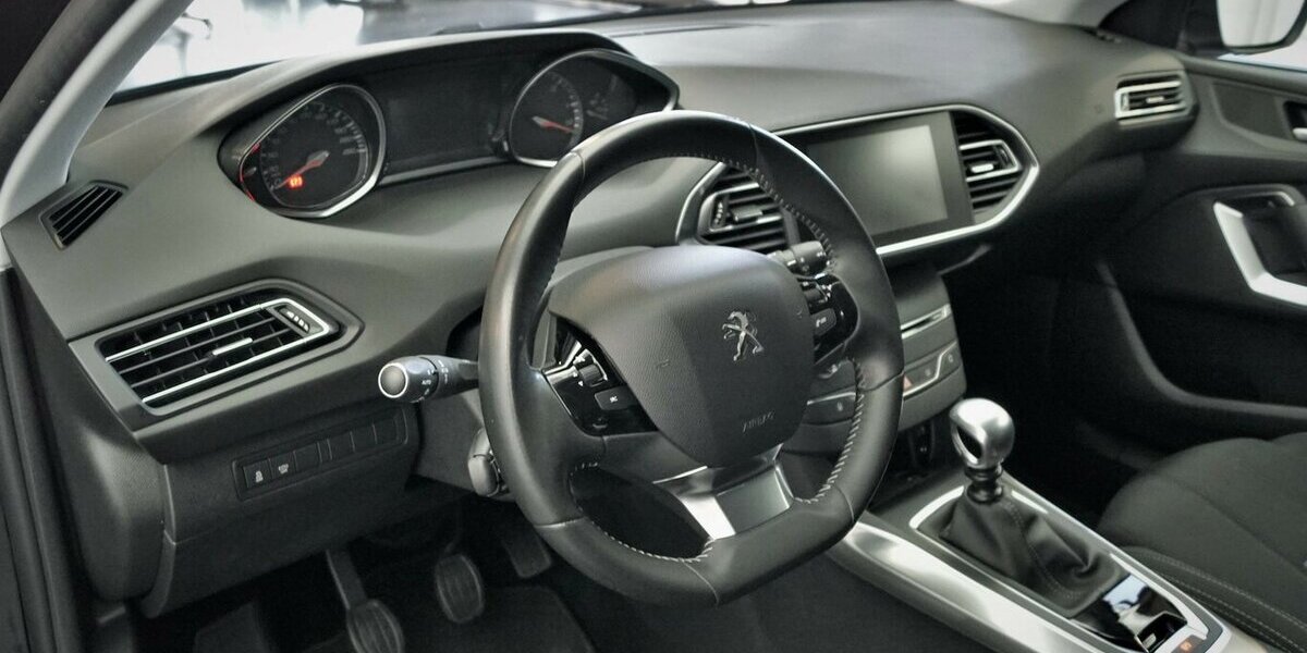 Peugeot 308 SW Allure BlueHDi 150 Motor Problem 193.000 km 1.890 &euro; Lich 35423