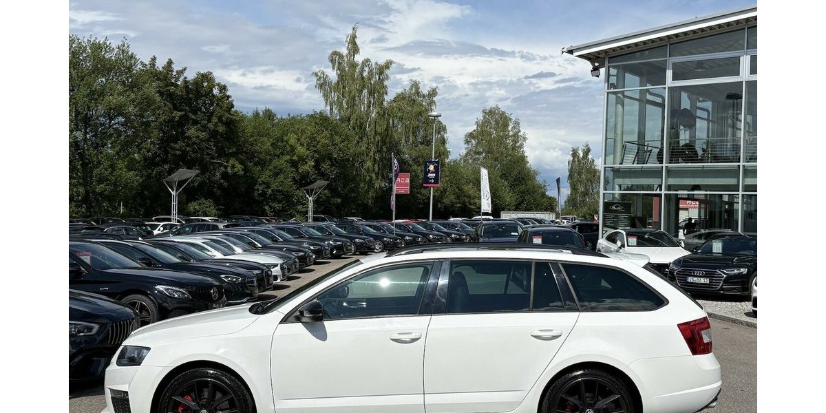 Skoda Octavia 2.0 TDI RS PANORAMA/NAVI/AHK/4xSHZ/DSG 126.738 km 14.900 &euro; Villingen-Schwenningen 78054