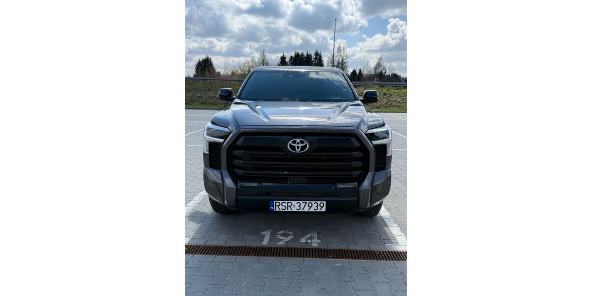 Toyota Tundra 27.500 km 66.500 &euro; GOGOLOW 