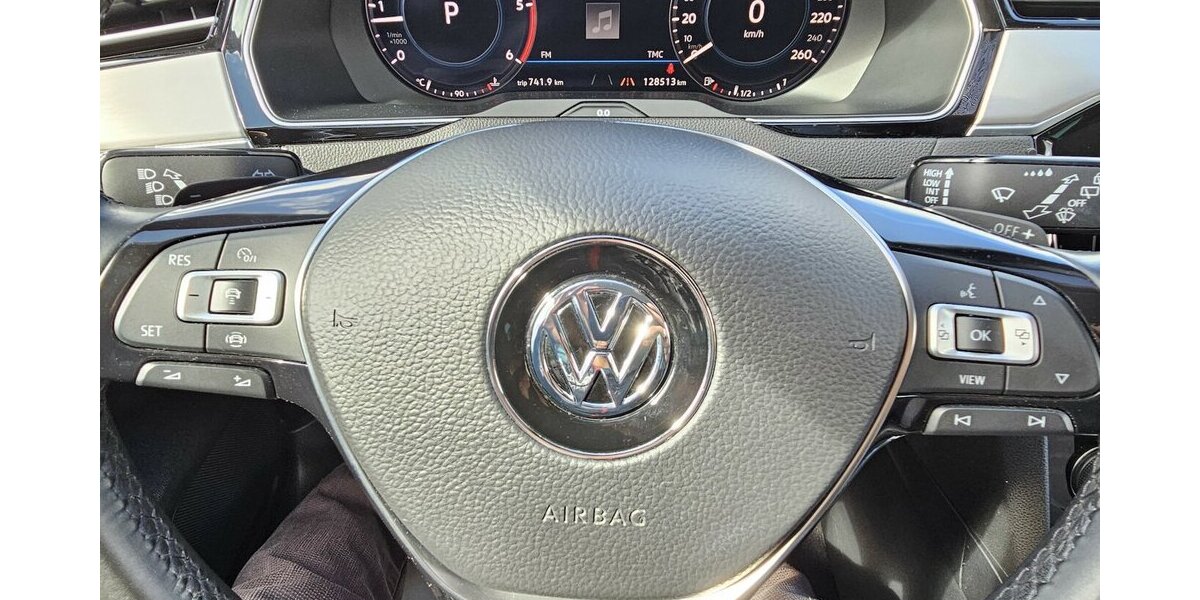 VW Passat Variant 2.0 TDI 4M Highline R-Line 360° 128.350 km 20.990 &euro; Löhne 32584