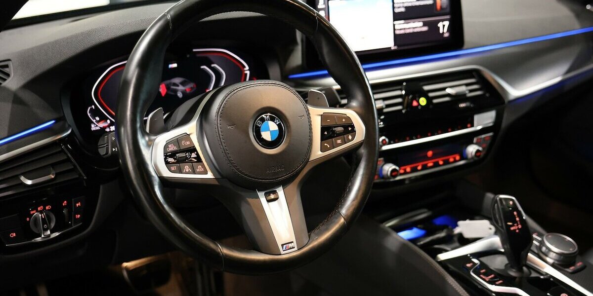 BMW 530d xDrive M-SPORT / SCHIEBEDACH,LASER,H/K,HUD 154.000 km 35.555 &euro; Hamm 59077