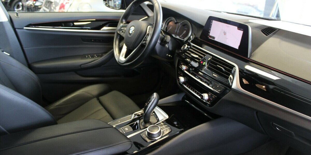 BMW 530 530D xDrive Touring Aut. Sport Line 129.563 km 25.980 &euro; Euskirchen 53881