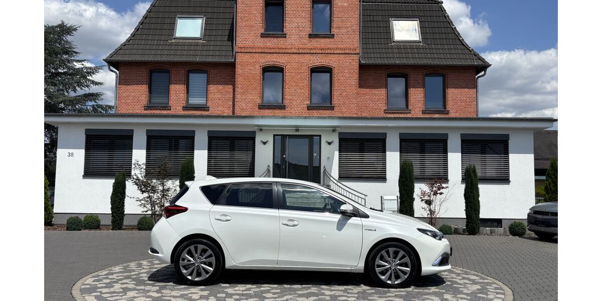 Toyota Auris 142.921 km 11.950 &euro; Rotenburg Lispenhausen 36199