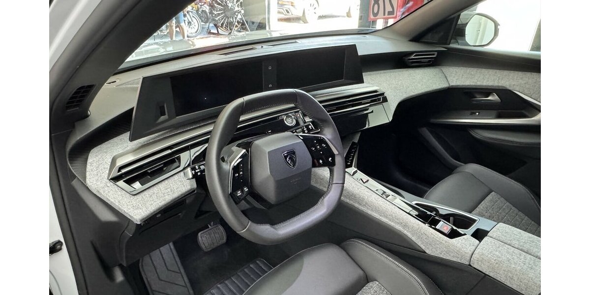 Peugeot 5008 145 Mild Hybrid Allure7 Sitzer LED CAM 18.200 km 27.820 &euro; Lich 35423