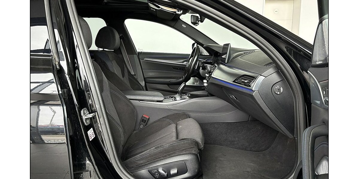 BMW 520xd M Sport ACC Laser Pano Live SoftCl. B/W 159.000 km 27.499 &euro; Stade 21682