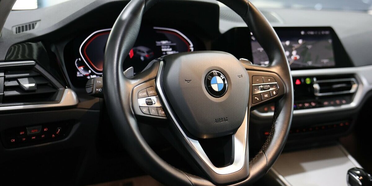 BMW 320d Touring SPORT / LIVE-COCKPIT-PRO / LEDER 138.000 km 21.444 &euro; Hamm 59077