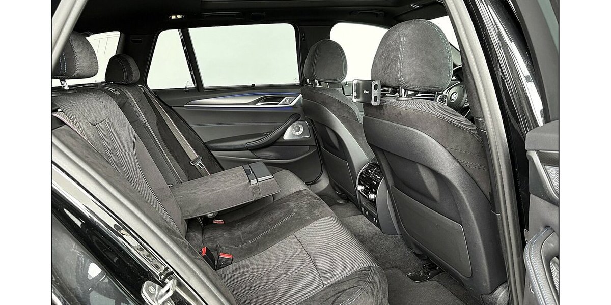 BMW 520xd M Sport ACC Laser Pano Live SoftCl. B/W 159.000 km 27.499 &euro; Stade 21682