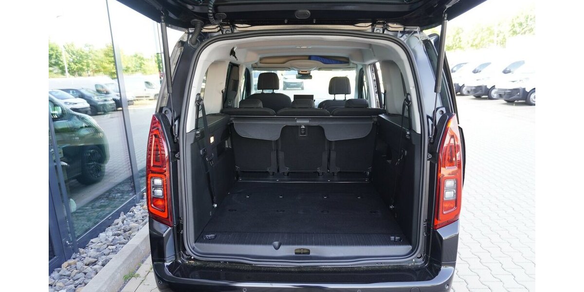 Fiat Doblo Maxi Kombi 130 Automatik / 7-Sitzer / Navi 19.037 km 26.775 &euro; Münchenbernsdorf 07589