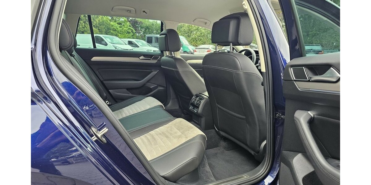 VW Passat Variant 2.0 TDI 4M Highline R-Line 360° 128.350 km 20.990 &euro; Löhne 32584
