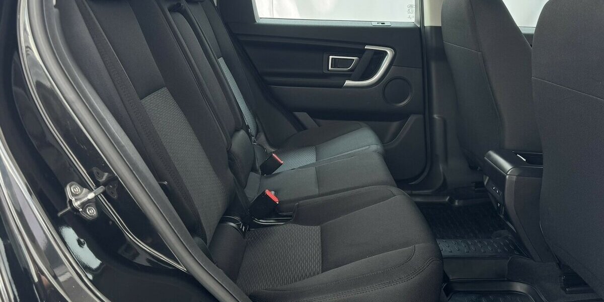 Land Rover Discovery Sport 2.0 Td4 SE AWD/AHK/KAMERA/KLIMA 111.402 km 13.900 &euro; Villingen-Schwenningen 78054