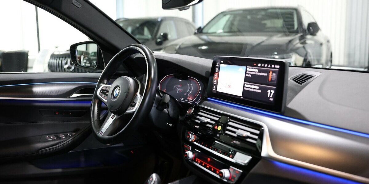 BMW 530d xDrive M-SPORT / SCHIEBEDACH,LASER,H/K,HUD 154.000 km 35.555 &euro; Hamm 59077