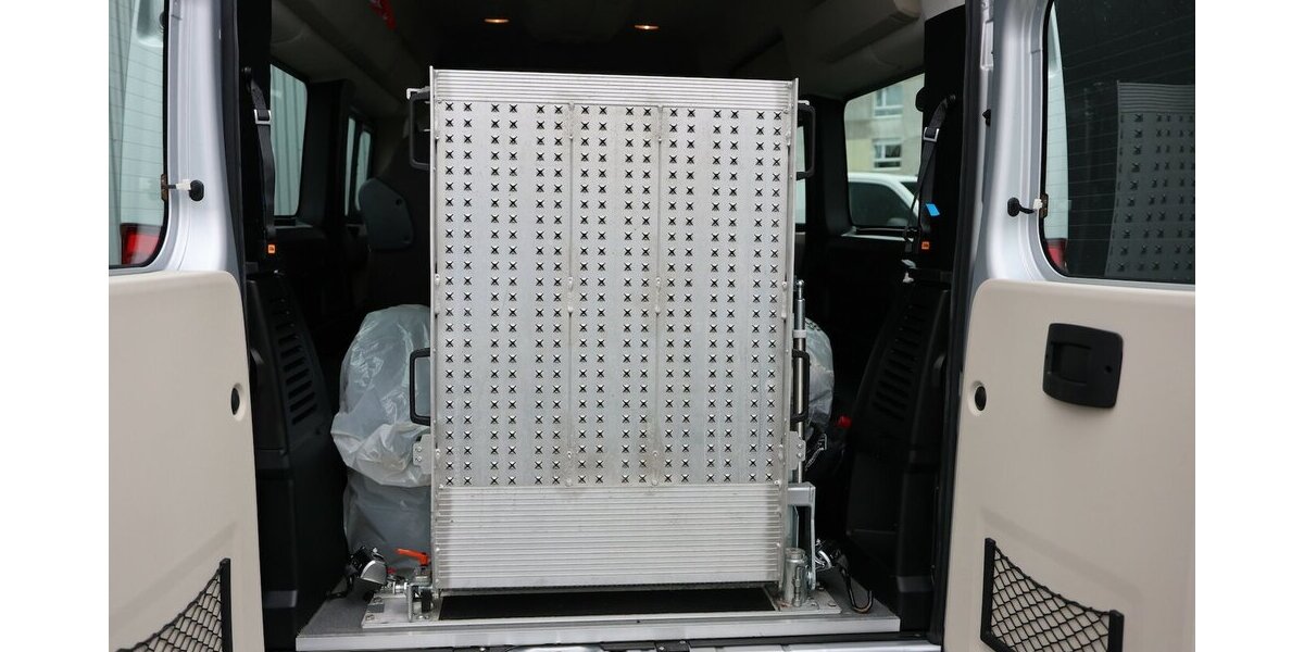 Fiat Ducato 2.3 140 MJT L2H2 / 9-SITZER / ROLLSTUHL 17.000 km 33.333 &euro; Hamm 59077