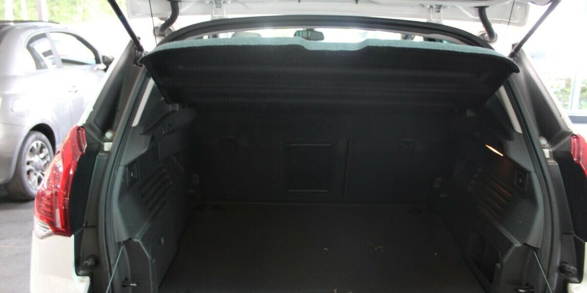 Peugeot 3008 All PurTECH 130 - Panorama - 98.263 km 8.980 &euro; Euskirchen 53881