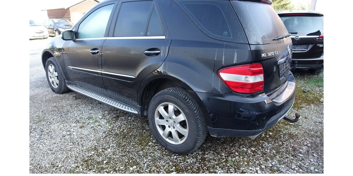 Mercedes-Benz ML 320 CDI PDC AHK Leder Ganzjahresreifen 294.300 km 7.950 &euro; Neumarkt/OPf 92318
