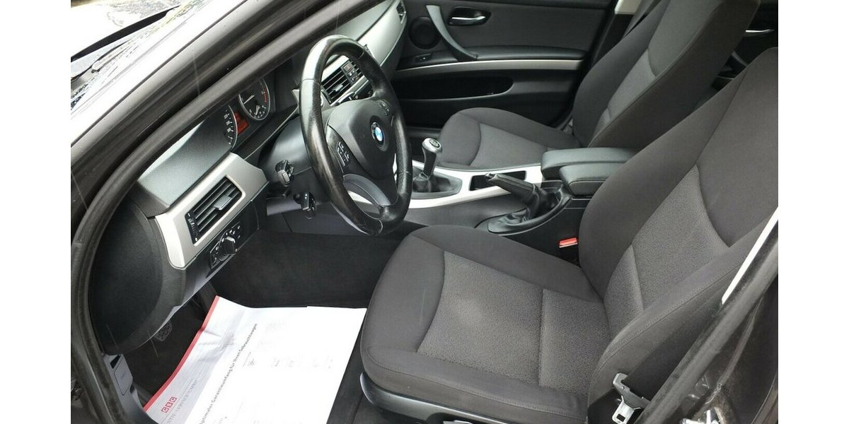 BMW 320D WM26: AHK ADVANTAGE/COMFORTPAKET 17ZOLL LMF 179.895 km 6.908 &euro; Köln 50858