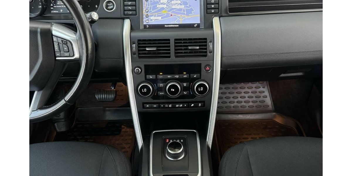 Land Rover Discovery Sport 2.0 Td4 SE AWD/AHK/KAMERA/KLIMA 111.402 km 13.900 &euro; Villingen-Schwenningen 78054