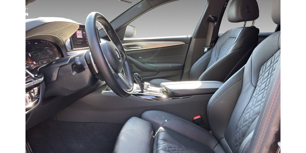 BMW 520d M-Sport Pro Leder Kamera LED ComfortSitz 99.895 km 31.900 &euro; Wuppertal 42327