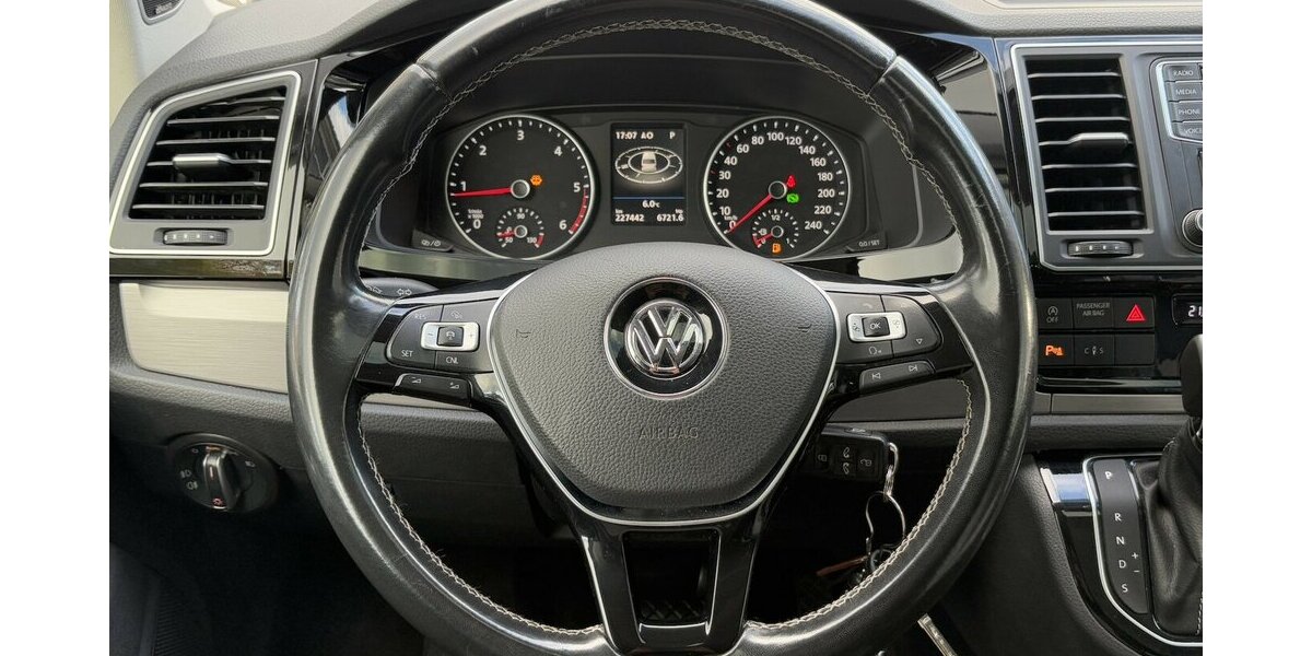 VW T6 Multivan GENERATION SIX/4x4/KAMERA/7-SITZER 231.260 km 24.900 &euro; Villingen-Schwenningen 78054