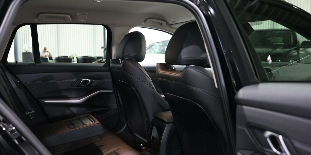 BMW 320d Touring SPORT / LIVE-COCKPIT-PRO / LEDER 138.000 km 21.444 &euro; Hamm 59077