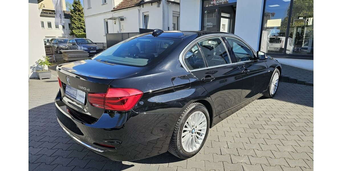 BMW 320d Luxury Line LEDER NAVI LED RFK AUS 1.HAND 53.750 km 22.790 &euro; Löhne 32584